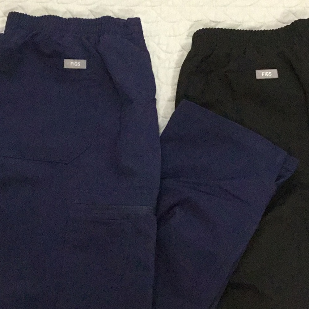 2pr. FIGS Cargo Scrub Pants ( petite)